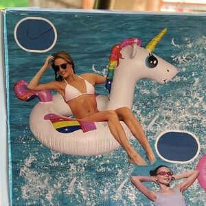 NWB COLOR CHANGING UNICORN INFLATABLE POOL FLOAT